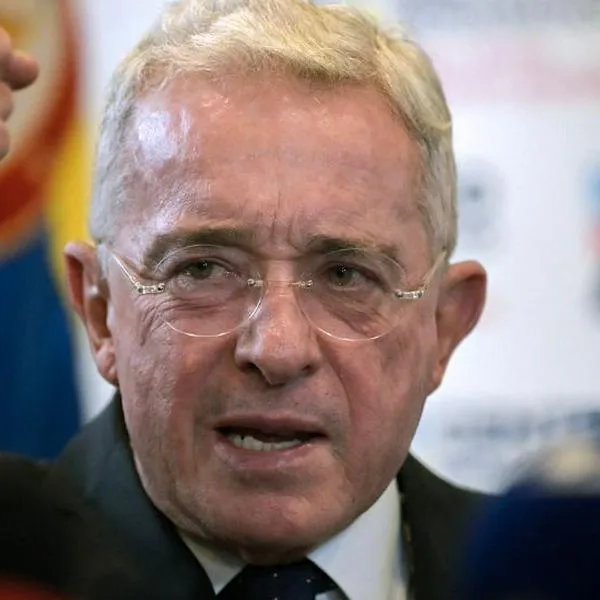Álvaro Uribe Vélez, expresidente de Colombia, defendió a las EPS y las comparó con el sistema de salud de Inglaterra y Canadá