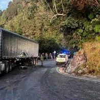 Siete soldados resultaron heridos tras chocar contra una tractomula en Santander 