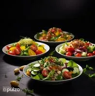 Cómo hacer aderezos para ensaladas: opciones con ingredientes fáciles y que tiene en casa para complementar los platos y darles más sabor.