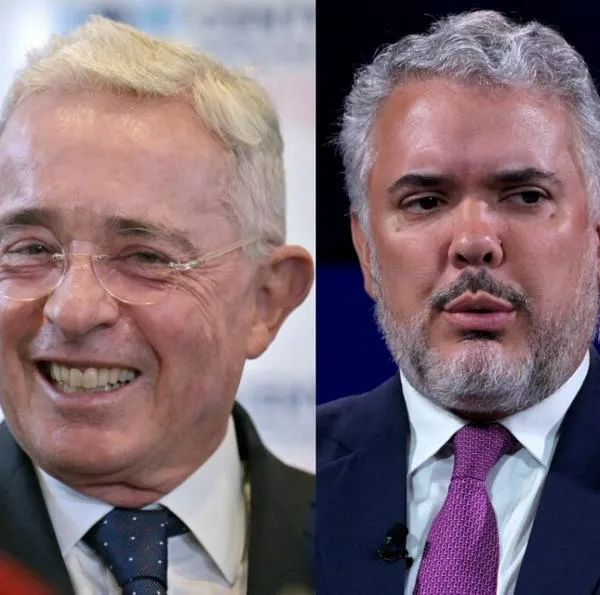 Álvaro Uribe e Iván Duque arremeten contra Juan Manuel Santos por lo que dijo sobre el "favor" que le hizo a Uribe en Estados Unidos.