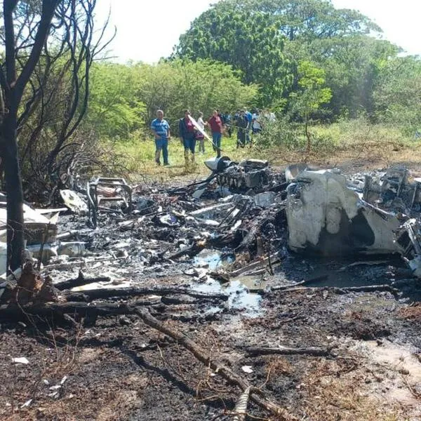 Avioneta ambulancia se estrelló en Valledupar. Iba a aterrizar después de reportar fallas mecánicas. Un médico murió.