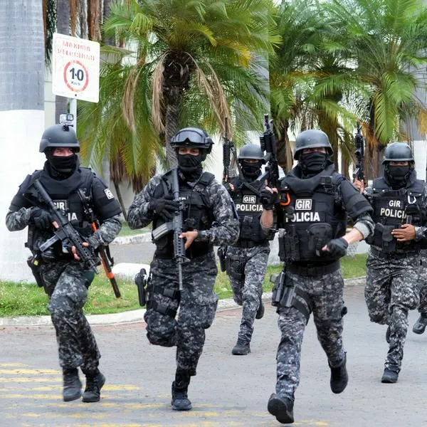 Qué pasa en Ecuador y cuáles son las medidas que está tomando Colombia por guerra con narcos.