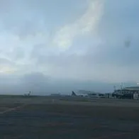 Aeropuerto José María Córdova fue cerrado en la mañana de este lunes, dejando decenas de vuelos atrasados. Ya volvió a funcionar.