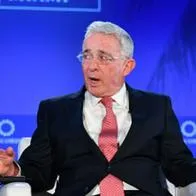 Álvaro Uribe advierte a trabajadores y pensionados por reformas de Gustavo Petro
