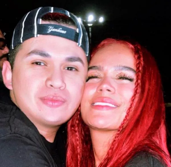 Él es Tony, el fan por el que Karol G está triste y pide oración: “le entró una bacteria”