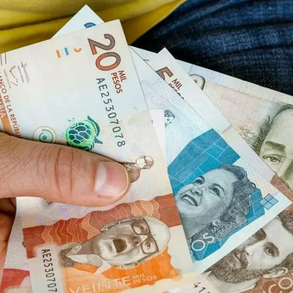 Pesos colombianos se valorizaron frente al dólar y hay esperanza para 2024