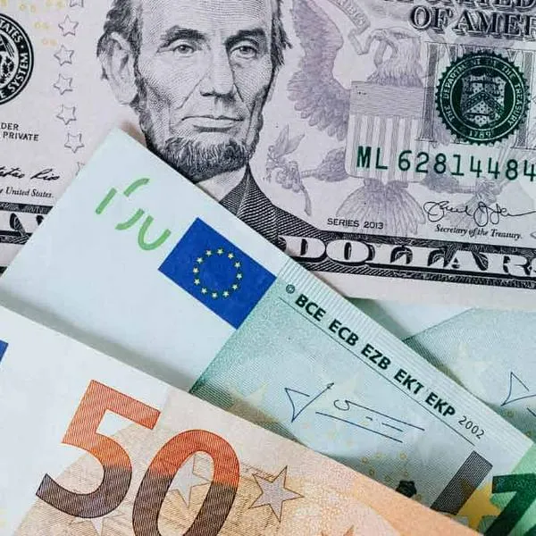 ¿Es mejor comprar dólar que euro en Colombia para iniciar 2024 con estabilidad financiera?