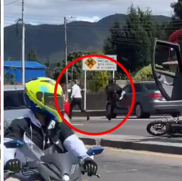 Momento en el que un motociclista persigue al conductor del bus en la vía Cajicá-Zipaquirá luego de pelea. Momento se hizo viral