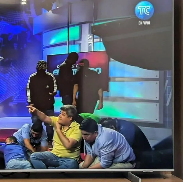 Foto de ataque a canal de televisión en Ecuador