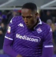Foto de Yerry Mina, en nota de que el defensa volvió en Fiorentina en Italia, metió penal y bailó en vuelta (video)