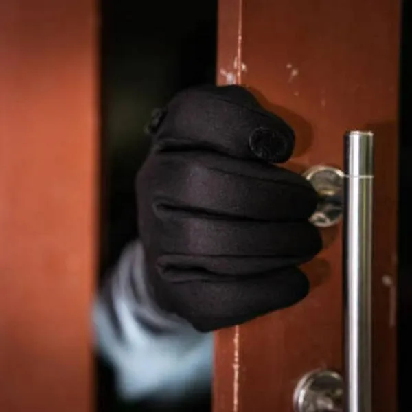 Noticias Bogotá: ladrones se robaron $80 millones de casa en el barrio Murillo Toro, de la localidad de Rafael Uribe Uribe. No se llevaron otros bienes.