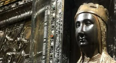 Oración a Nuestra Señora de Monserrate para casos imposibles, hacer peticiones, protección, salud, dinero, trabajo y agradecimientos.