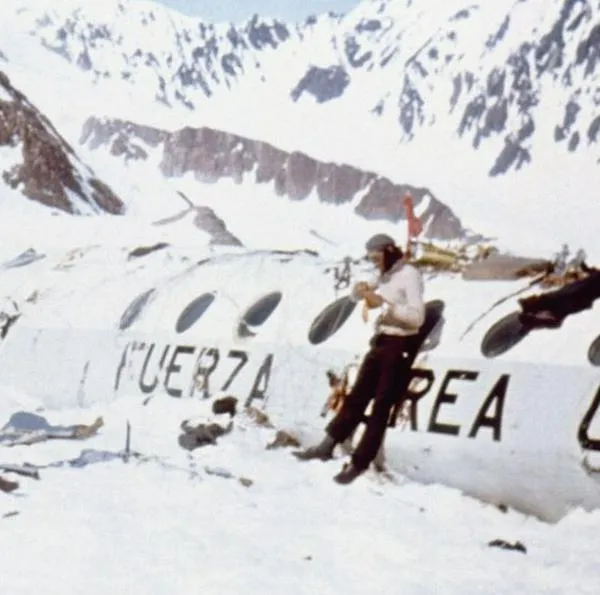 Foto del accidente en la cordillera de Los Andes de la Fuerza Aérea de Uruguay, que recreó 'La sociedad de la nieve