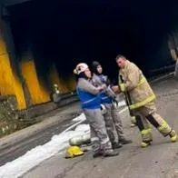 Camión que se accidentó hace 15 días sigue atravesado en la Vía al Llano