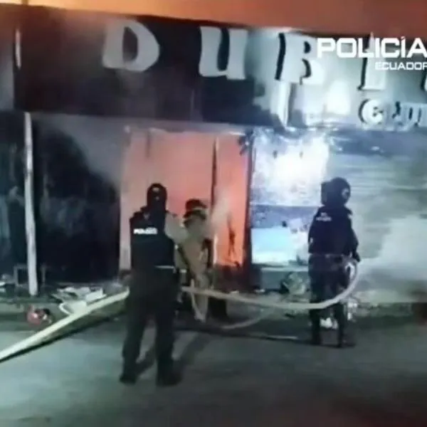 Discoteca en El Coca, Ecuador, donde 2 personas murieron por un grave incendio. Autoridades hablan de un ataque terrorista