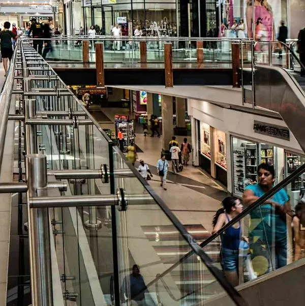 Foto de espacio de comercio, en nota de dueño de Titán Plaza, Parque Arauco, anunció dark store en centro comercial Parque La Colina