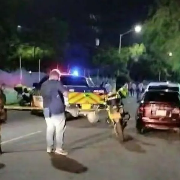 Lanzan granada frente a un concesionario en Cúcuta. Por este hecho se reportan 2 heridos por la detonación y se buscan a los delincuentes. 