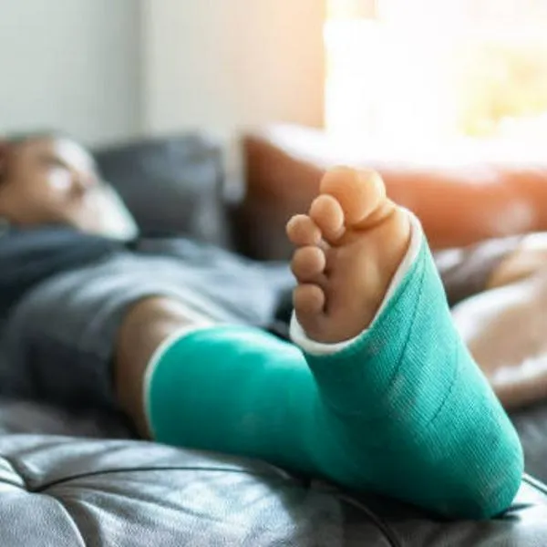 Noticias Bogotá: Hombre que perseguía a un ladrón, en la carrera séptima con calle 115, fue arrollado por un taxi. Lo trasladaron a una clínica de la zona.