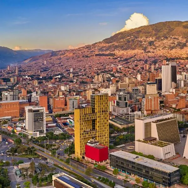 El pico y placa ya anuncia su regreso y la multa es más cara.