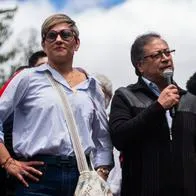 Foto de Verónica Alcocer y Gustavo Petro, por contrato en Presidencia de mejor amiga de la primera dama