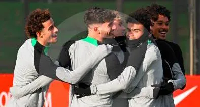 A Luis Díaz se le viene importante rol en Liverpool ante las ausencias y múltiples lesiones que tiene el club: se quedó sin Salah, Robertson y más.