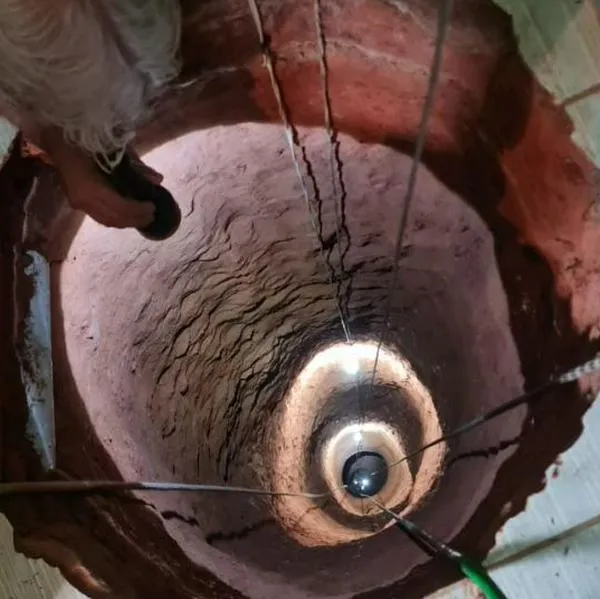 Hombre en Brasil cavo un hoyo en su casa porque soñó tener oro y murió al caer. Duró trabajando en ello un año y logró tener profundidad de 40 metros.