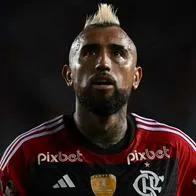 Foto de Arturo Vidal, en nota de que el chileno tendría a América de tercera opción, revelan; Burger King quedaría colgado