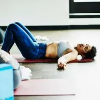 Foto de persona haciendo ejercicio, en nota de salud sobre qué deportes provocan mayor envejecimiento y cuáles ayudan a estar más jóvenes