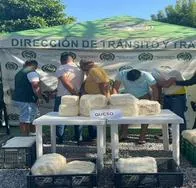 Capturan a cinco personas por saqueo a camión volcado