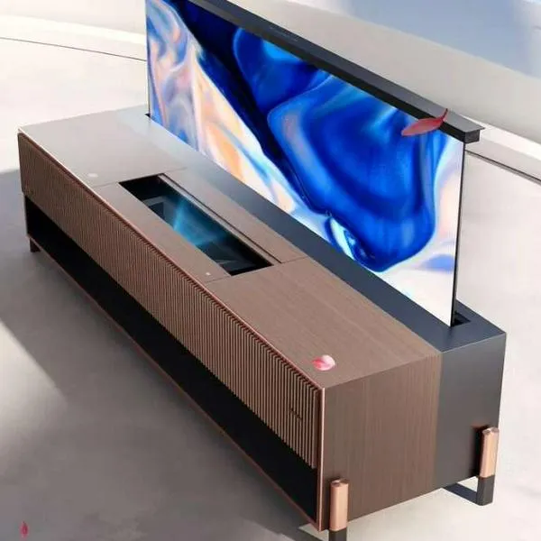 Foto de televisor enrollable, en nota de que en CES 2024 ese artículo un TV mini LED y pantalla láser para carros están entre destacados de Hisense.