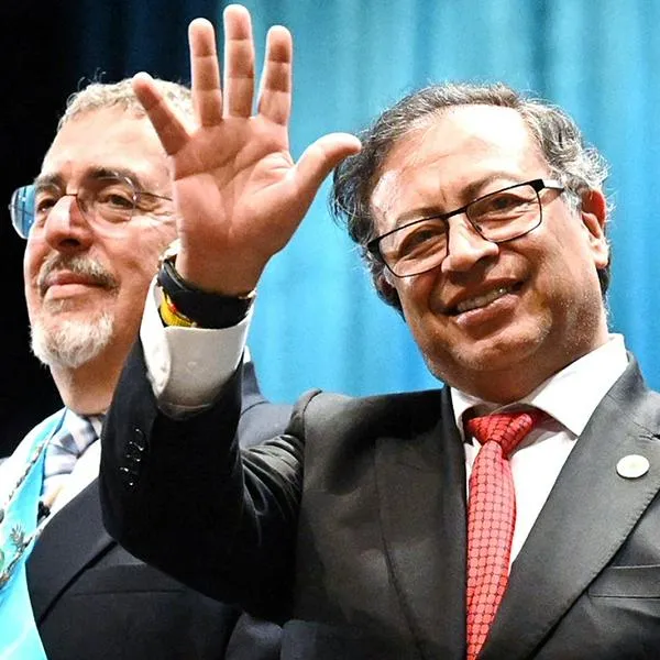 Gustavo Petro: ególatra, por aplauso que recibió en su visita a Guatemala