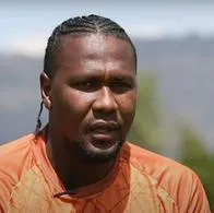 Hugo Rodallega en un entrenamiento con Independiente Santa Fe.El jugador dio las razones por las que se queda en el cuadro Cardenal, pese a rumores que iría a América de Cali