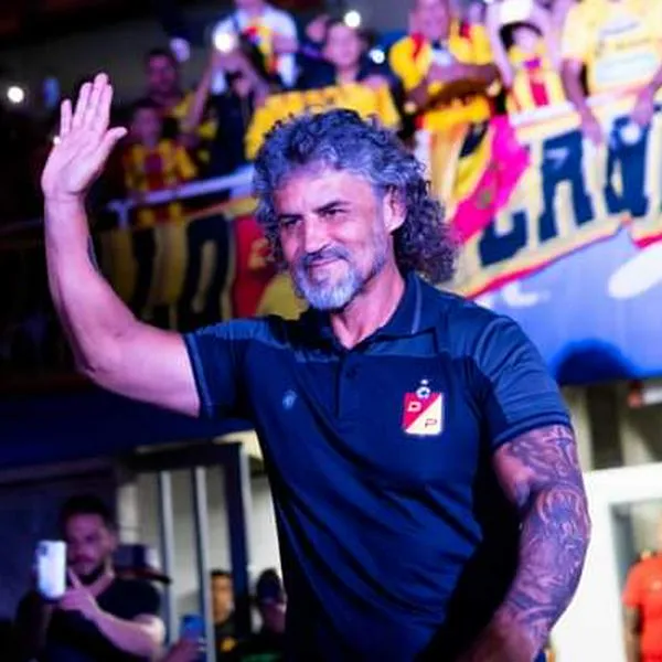 Leonel Álvarez encabezó la presentación del plantel del Deportivo Pereira y la nueva camisa.