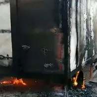 Disidencias de las Farc secuestraron a dos empleados de Ara y quemaron un camión de esa empresa que transportaba víveres en Norte de Santander.