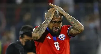 Colo Colo hizo una triste primera oferta por Arturo Vidal.