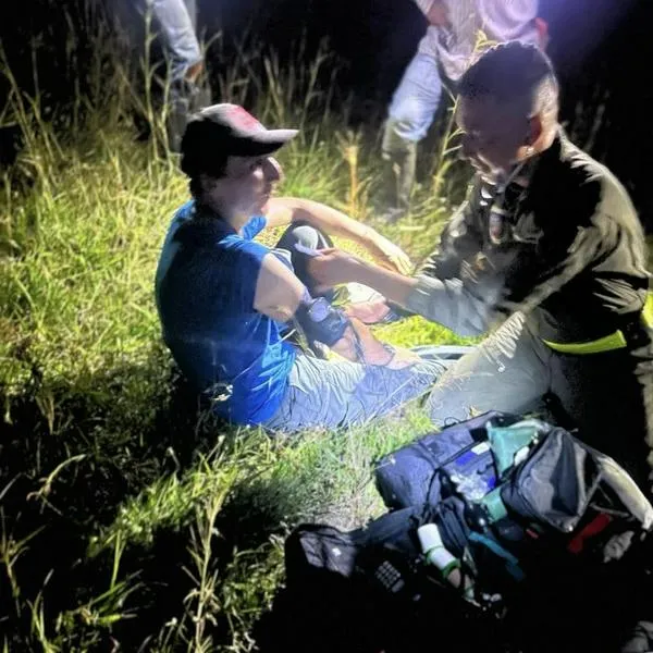 Parapentista cayó de emergencia en el Tolima y fue rescatado por la Policía 