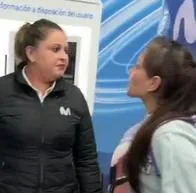 Momento en el que un cliente es insultado por asesores de Movistar en Mallplaza de Bogotá. Sin embargo, él atacó primero.