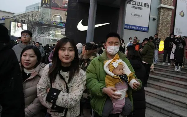 ‘Tener un bebé es demasiado caro’: continúa el descenso de la población en China