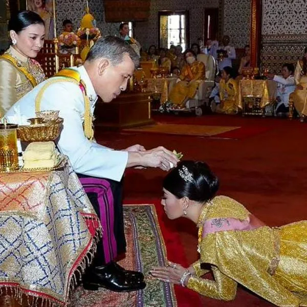 Tailandia: pena récord de 50 años de cárcel por insulto a la familia real
