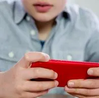 La mejor edad para darle un celular propio a un niño es entre los 10 y 11 años, para que no tenga problemas.