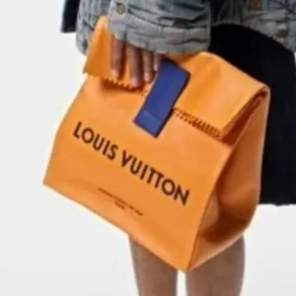 Foto de bolso de Louis Vuitton en forma de bolsa de papel que vale $ 11 millones
