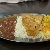 Foto de almuerzo corriente que cuesta 6.000 pesos en Bogotá