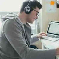 Diferentes empresas están en búsqueda de profesionales con experiencia, les ofrecen buenas ofertas de empleo y la opción de laborar sin salir de casa.