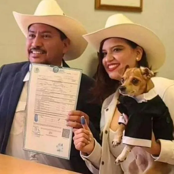 Rogelio, un perro en México que es viral luego de ser testigo de la boda de sus dueños y firmar con su huella