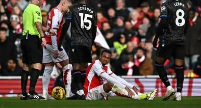 Jefferson Lerma sufrió una dura caída en medio del partido contra Arsenal.