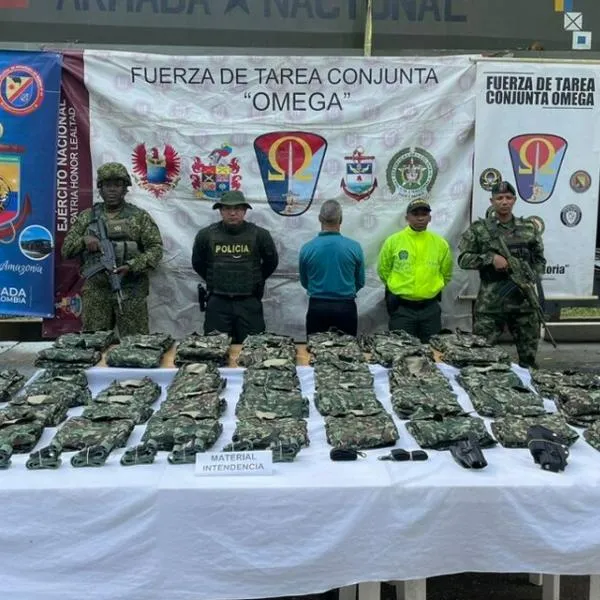Incautan más de 50 uniformes similares al del Ejército colombiano; serían usados por disidentes
