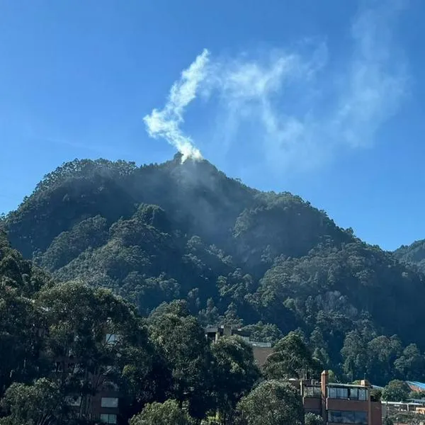 Incendio forestal en Bogotá: cerros orientales arden en localidad de Chapinero