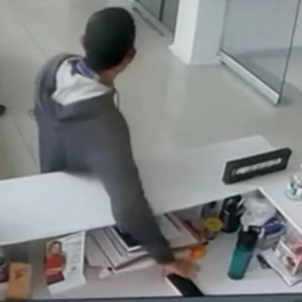 Foto de ladrón de celulares en centros médicos de Bogotá