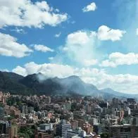 Incendio en Bogotá podría afectar las operaciones del Aeropuerto El Dorado, alerta Aeronáutica Civil.