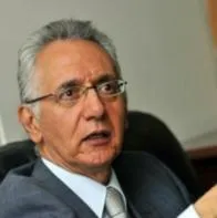 Ministro de Salud propuso una reforma tributaria para financiar el sistema de salud. El ministro de Hacienda respondió